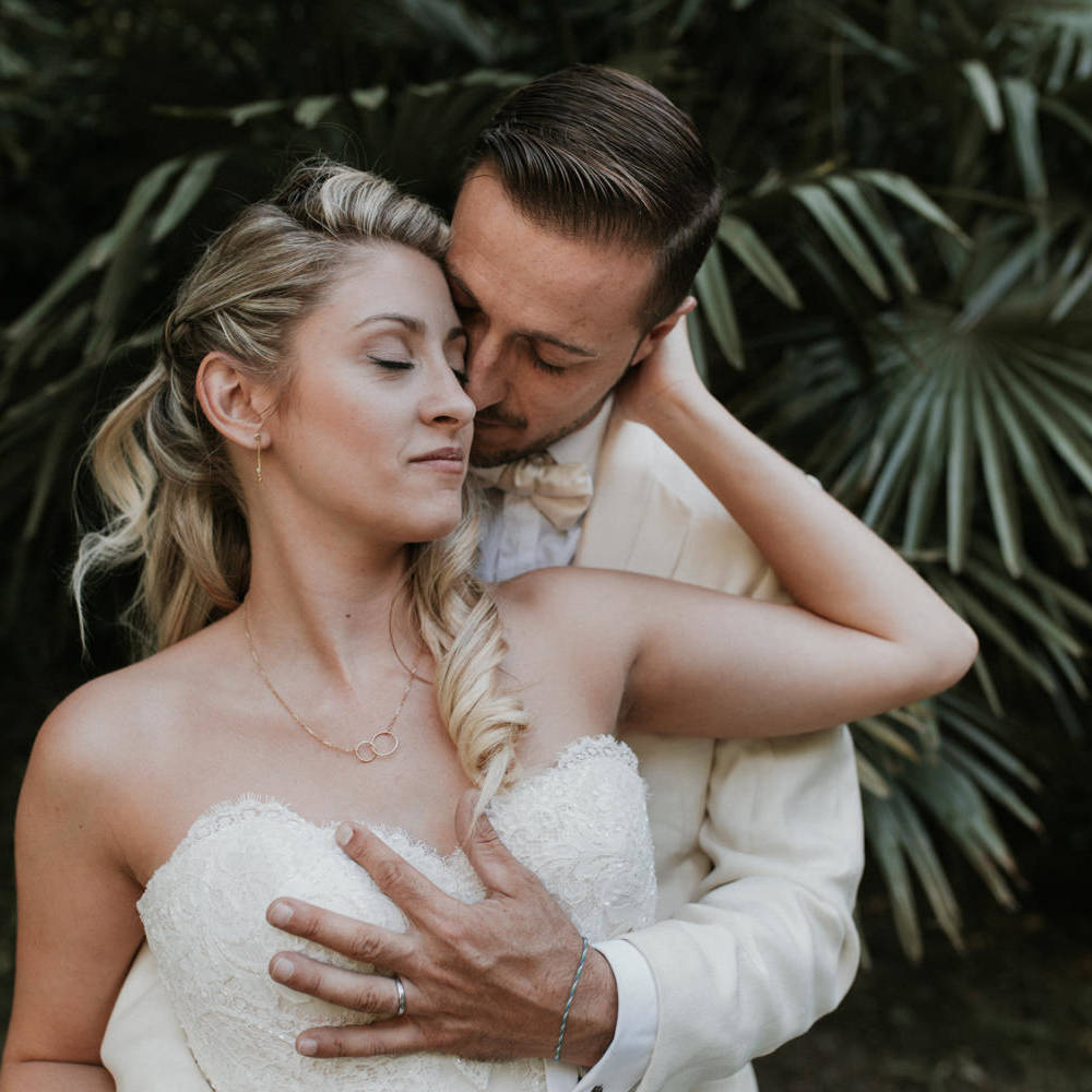 Destination wedding couple jeunes mariés en Provence